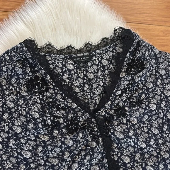 Lucky Brand Embroidered Tunic Top - Picture 3 of 10